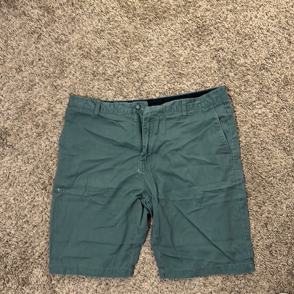 Volcom shorts size 38